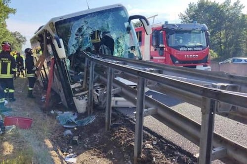 Incidente A1, dramma a Badia al Pino: pullman contro guardrail, 24 feriti e un morto
