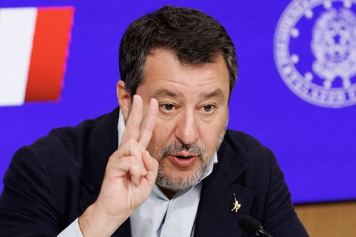 Salvini-Macron, i francesi si schierano con il leader della Lega: pioggia di commenti a sostegno