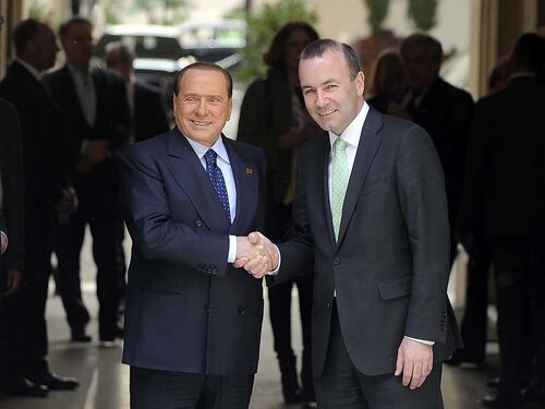 Tensione Weber-Berlusconi sull’Ucraina, Tajani non molla il Cav