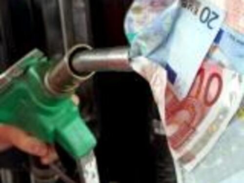 Benzina, nuovo record per verde e gasolio