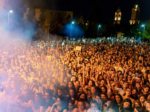 Il grande rock accende "Rainbow Magicland"