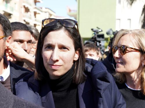 Schlein agita il Pd: "Decide tutto da sola". Il rischio scissione c'è