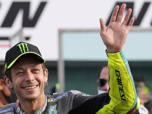 MotoGP, Valentino Rossi si ritira con un 10° posto a Valencia. Finisce un'era dello sport