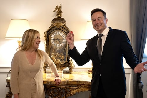 Giorgia Meloni tra Tim ed Elon Musk. Bisignani: dentro il "risiko" dei satelliti