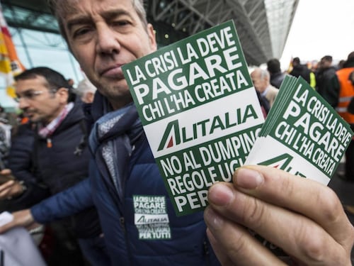 Alitalia, nel piano 2.037 esuberi. I sindacati: sciopero il 5 aprile