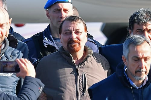 Cesare Battisti, permesso negato. Lui protesta (e chiede la cella singola...)