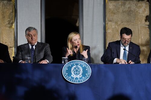 Nuovo decreto migranti, Mentana sbotta: cosa succede nel governo