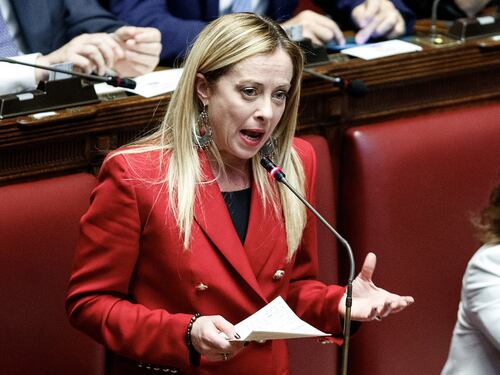 Inerzia e incapacità del governo. La denuncia di Giorgia Meloni sulle mascherine: a pagare gli studenti maturandi