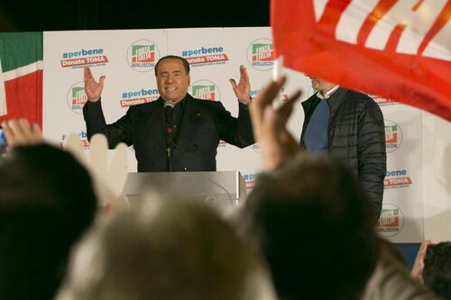 Berlusconi ricuce con la Lega: "Salvini è il nostro leader"