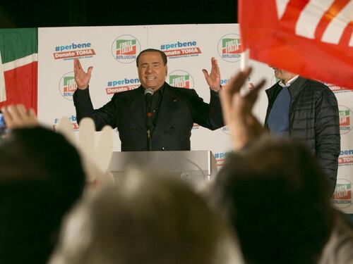 Berlusconi ricuce con la Lega: "Salvini è il nostro leader"