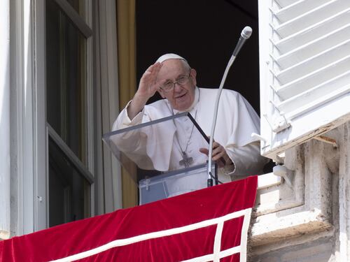 Vaticano, la mossa di Papa Francesco: c'è aria di Conclave? Cardinali convocati