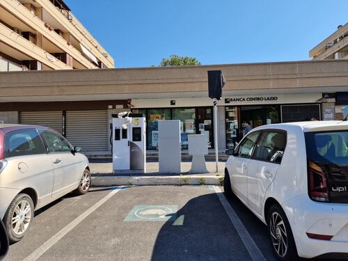 Roma, colonnine per le auto elettriche, arrivano le nuove regole