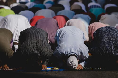 Gay aggrediti: "Per il Corano dovete bruciare". Ma se l'omofobia è islamica non "fa notizia"