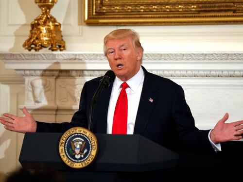 Il primo discorso di Trump: lavorare insieme per salvare gli americani dal disastro Obama