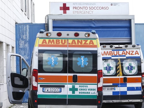 Roma, famiglia rom denuncia: nostro figlio disabile caduto dalla finestra dopo pestaggio