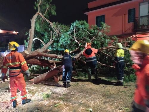Pioggia e vento mettono in ginocchio l'Italia. Allerta rossa in Liguria, Piemonte e Calabria