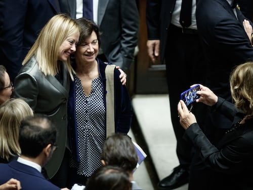 Roccella, Meloni tuona sulle attiviste: inaccettabile e fuori da ogni logica democratica
