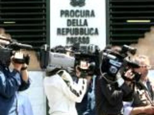I pm di Napoli: Berlusconi si presenti o ci sarà l'accompagnamento coatto