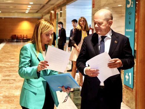 Migranti, disgelo tra Scholz e Meloni. Ma Orban strappa