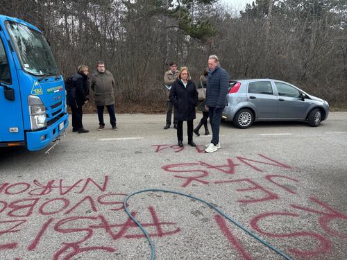 Basovizza, sdegno per lo sfregio. Bignami: "Clima preoccupante". Tajani: "Oltraggia le vittime"