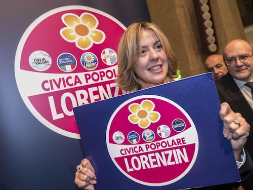 Civica popolare, Beatrice Lorenzin presenta il simbolo: "Un fiore petaloso"