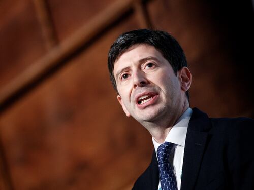 Roberto Speranza mette il bavaglio ai bambini senza evidenze scientifiche: l’autogol del ministero della Salute