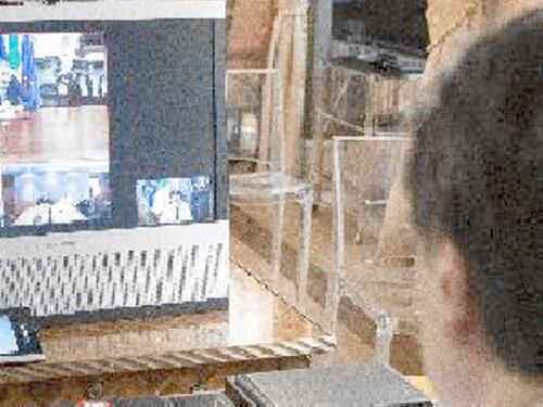 Tv, sound system e microfoni. Giuseppe Conte è a posto pure col tele-lavoro