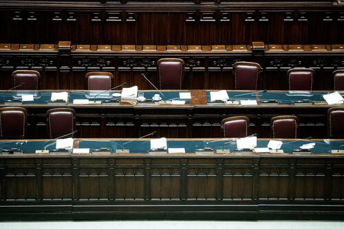 Conte lascia il governo? C'è già la fila per i ministeri vacanti. Ecco chi li reclama