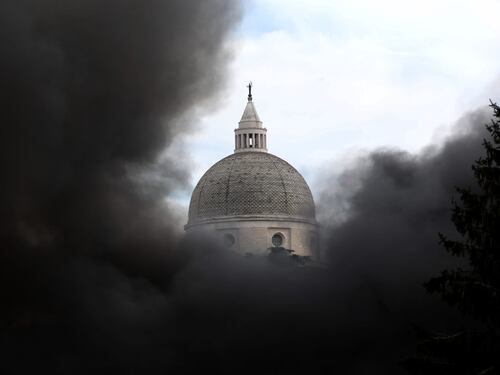 Ridotto così: la nube nera manda in tilt il quartiere Eur