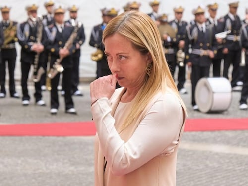 Meloni sveglia l'Ue: l'attentatore "sbarcato illegalmente". A cosa porta l'immigrazione di massa
