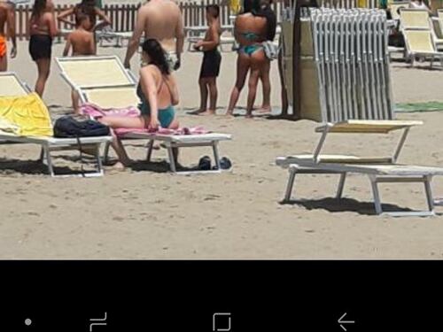 Malore in mare, bagnina salva anziano. Poi arriva l'eliambulanza