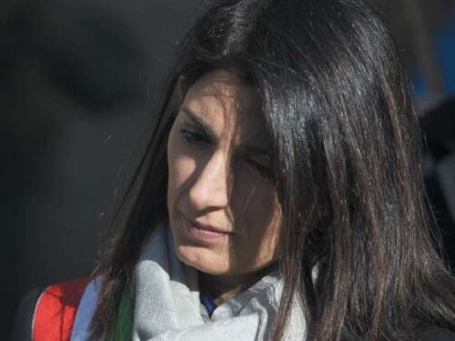 Raggi assume. Perché Sala non viene in Campidoglio?