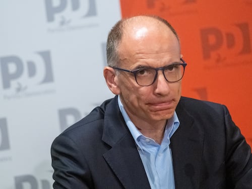 Caso Ruberti, gelo Pd che impone il silenzio. Centrodestra all'attacco