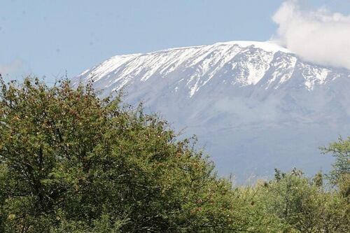 Elicottero in missione di soccorso si schianta sul Kilimangiaro: 5 morti