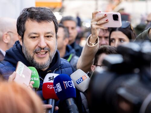 Migranti, lo sfogo di Salvini: basta traffico di esseri umani nel Mediterraneo