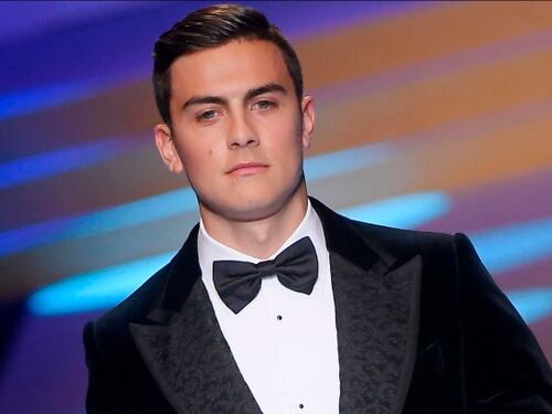 Moda, Dybala modello per un giorno sulla passerella di Dolce e Gabbana