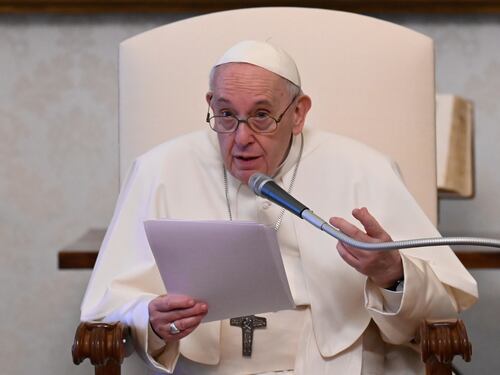 Giusto sospendere i brevetti, Papa Francesco scende in campo sui vaccini