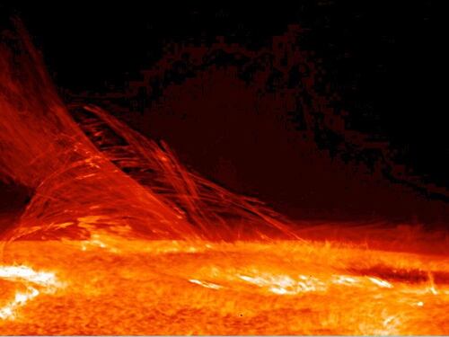 Nasa, la tempesta solare fa temere il blackout di radio, cellulari e tv