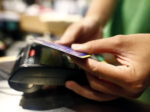 Manovra, il governo ci ripensa sul Pos. Tornano le vecchie sanzioni