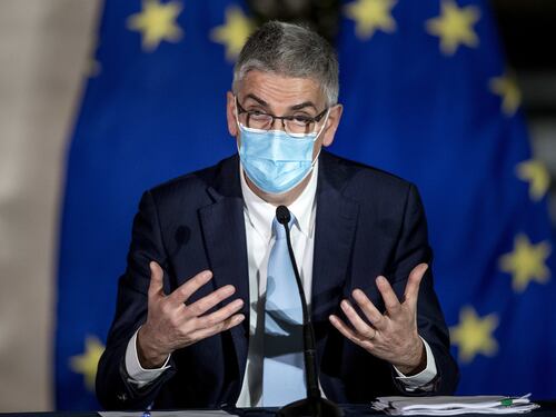 Per tornare a vivere bisogna aspettare l'estate. Parola di Brusaferro: ora troppi malati Covid negli ospedali