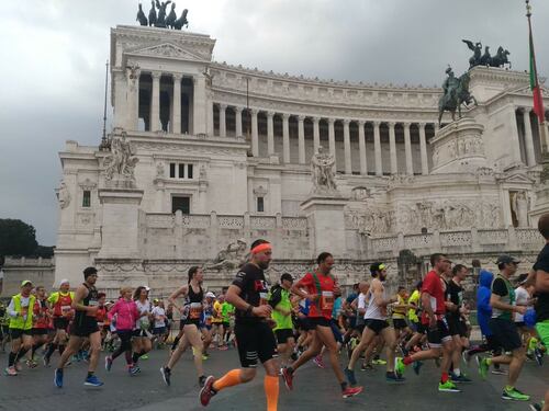 Maratona di Roma sotto la pioggia. Dominio etiope, trionfo di Zanardi