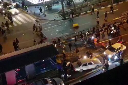 In Iran oltre 20 morti e 450 arresti. Tra le vittime un bimbo di 11 anni