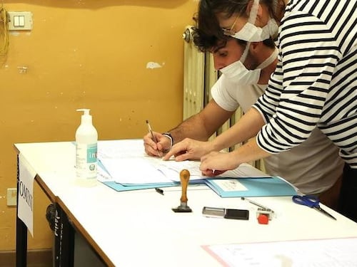 Elezioni comunali 2022, l’affluenza ai ballottaggi alle 12 è in calo al 15,43%