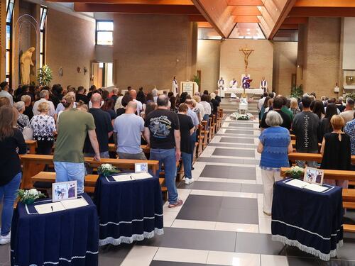 Dolore e commozione ai funerali della famiglia di Pietralata: "Chiediamoci cosa potevamo fare"