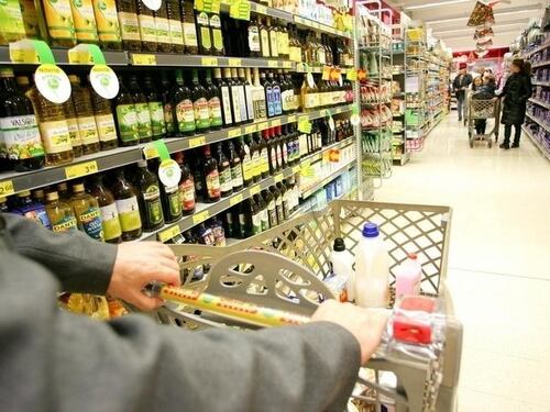 Calo negli acquisti, nel carrello della spesa solo prodotti a basso costo