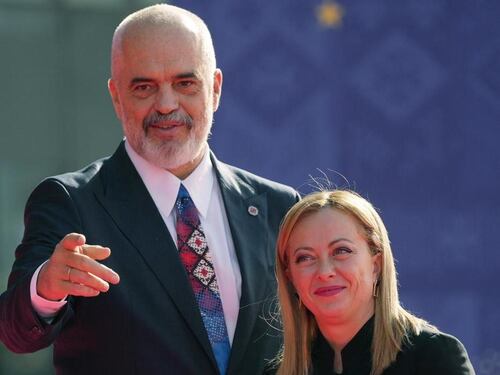 Giorgia Meloni dalla Puglia all'Albania in traghetto: visita a Edi Rama