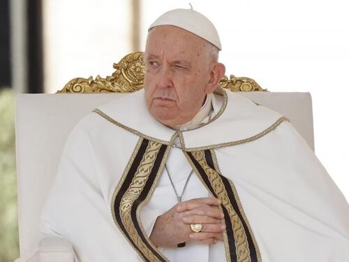 Papa Francesco risponde ai Dubia: coppie gay e donne prete, mossa prima del Sinodo