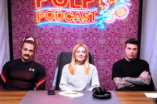 Meloni al Pulp Podcast fa impazzire la sinistra. Fedez: "Schlein e Conte invitati ma ci hanno ignorato"