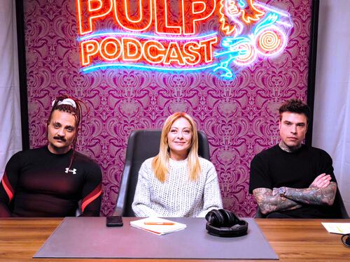 Meloni al Pulp Podcast fa impazzire la sinistra. Fedez: "Schlein e Conte invitati ma ci hanno ignorato"