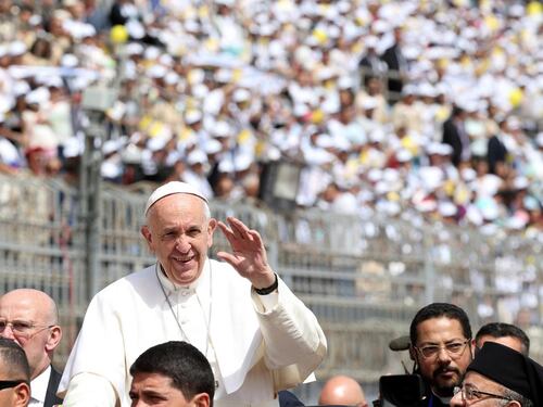 Il Papa in Egitto: "Unico estremismo ammesso è quello della carità"